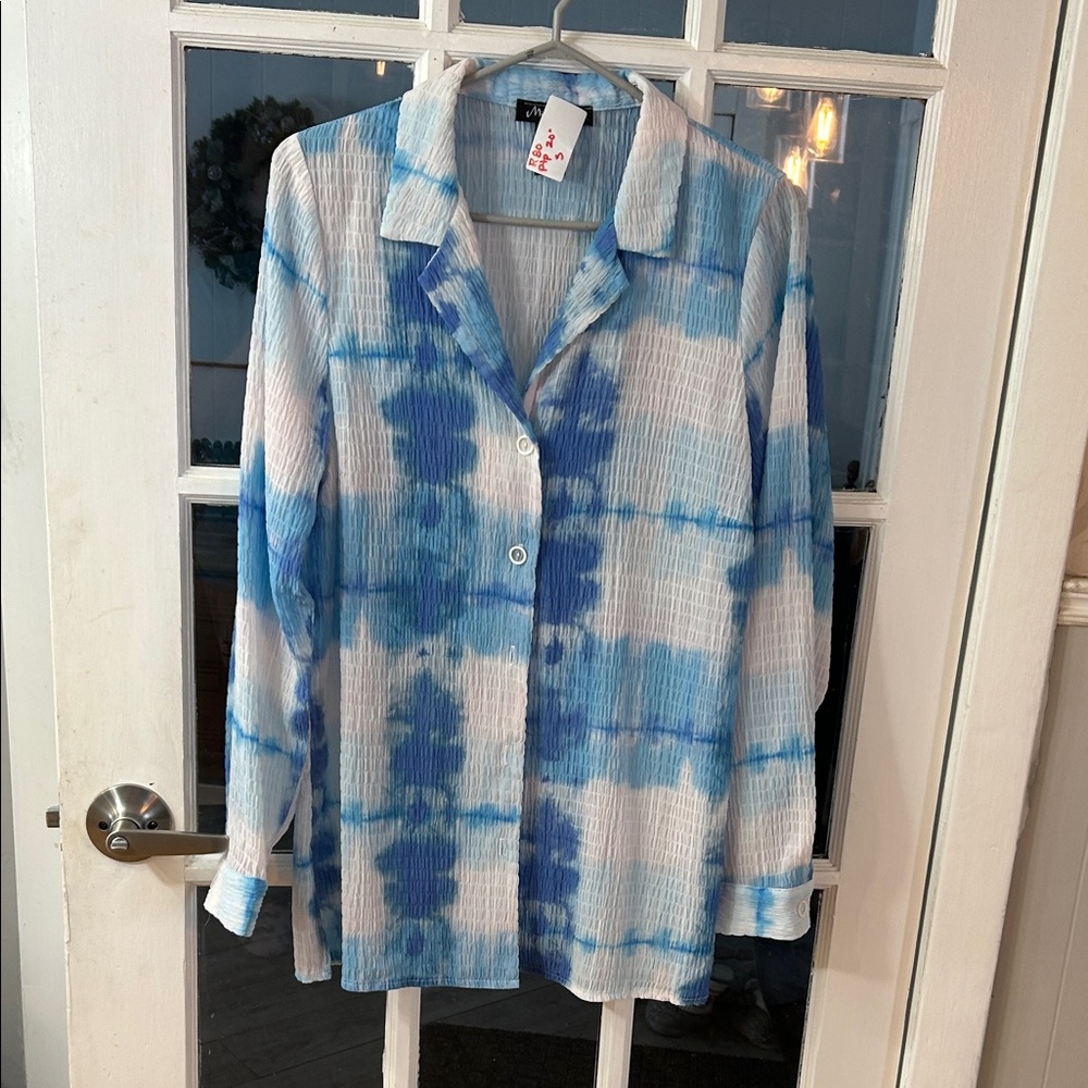 R80. Blue and White Button-Up Shirt